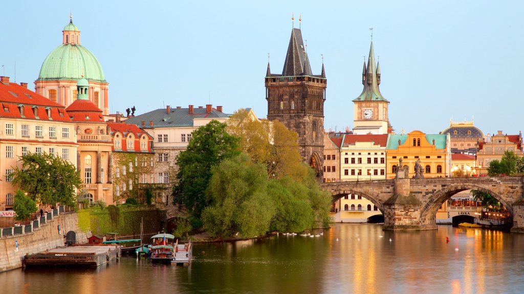 Praha dan Kastil Serta Jembatan Charles yang Indah