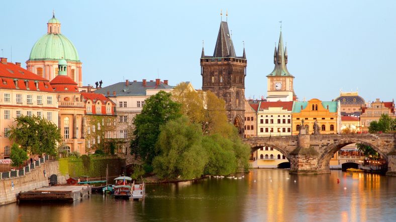 Praha dan Kastil Serta Jembatan Charles yang Indah